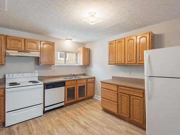3rd image of 1622 Dora St