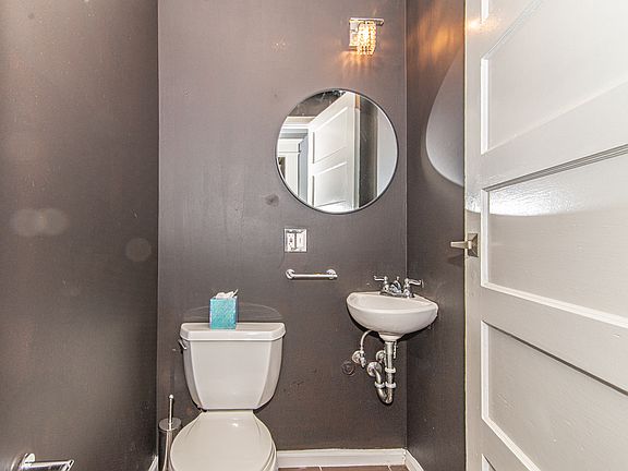 5th image of 632 Broderick St #632