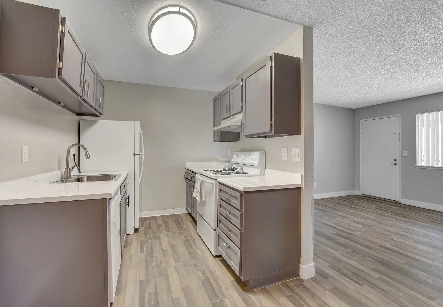 Rosewood Park Apartments — Photo 2