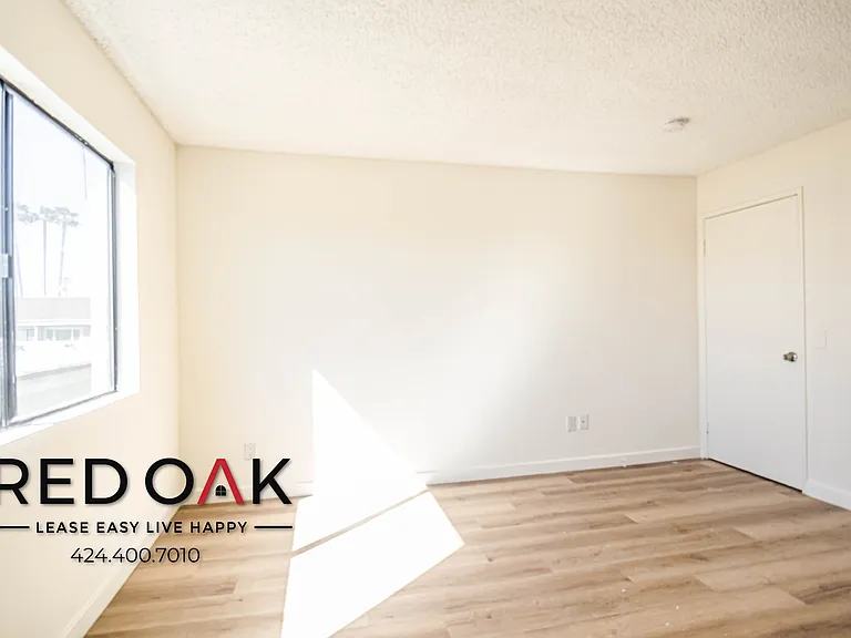 11823 Victory Blvd #214 — Photo 28