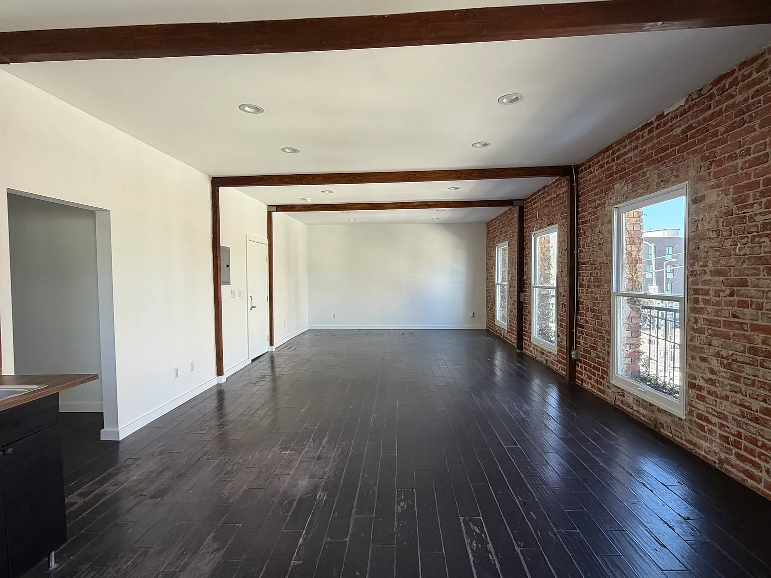 Studio, 750 sqft, $2,395 — Photo 4