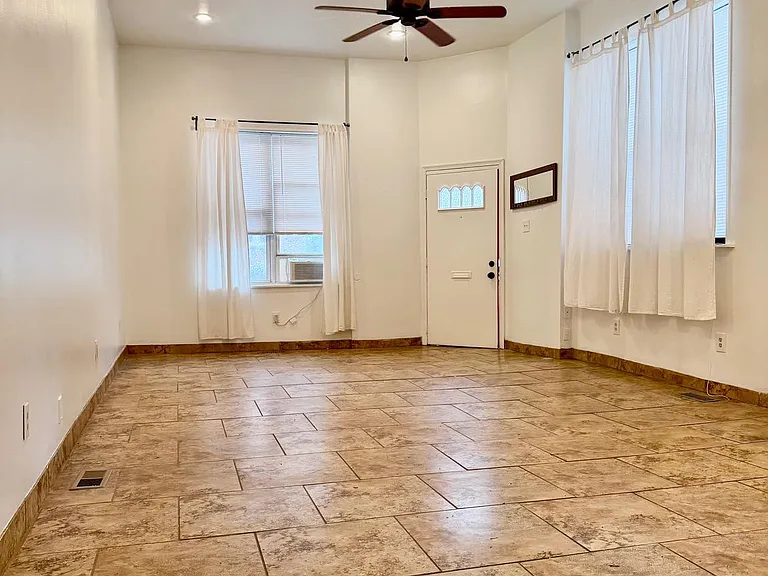 1323 Tasker St — Photo 2