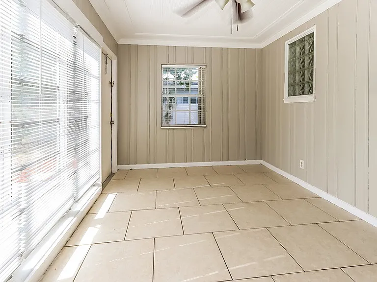 922 N E St — Photo 13