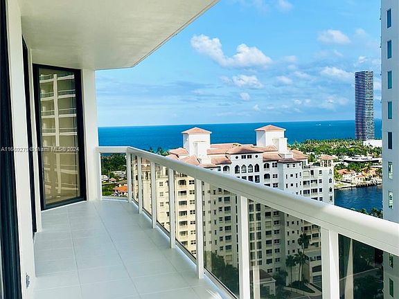 4th image of 20185 E Country Club Dr APT 2105