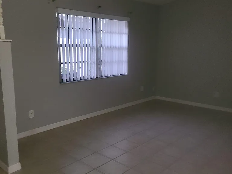 4323 Sands Blvd — Photo 7