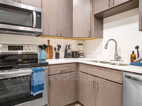 5th image of 958 W Euclid Ave