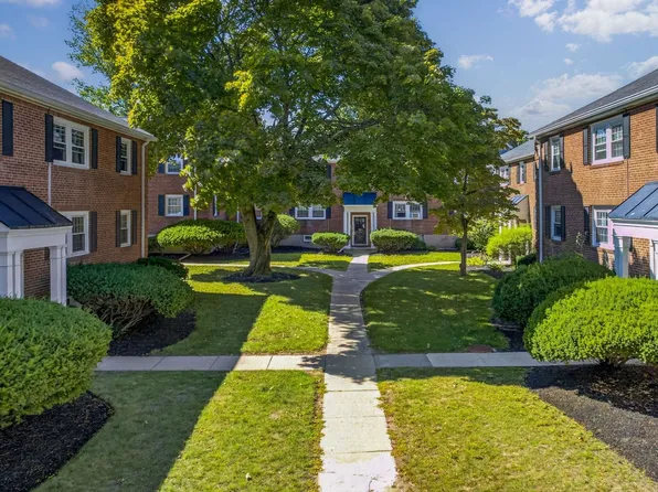 924 Massachusetts Ave APT 1, Arlington, MA 02476