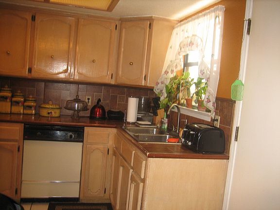 3rd image of 205 Sunnyview Pl