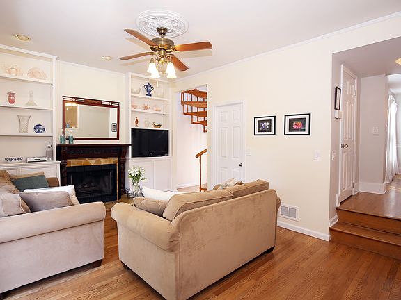 Family Room w/gas Fireplace