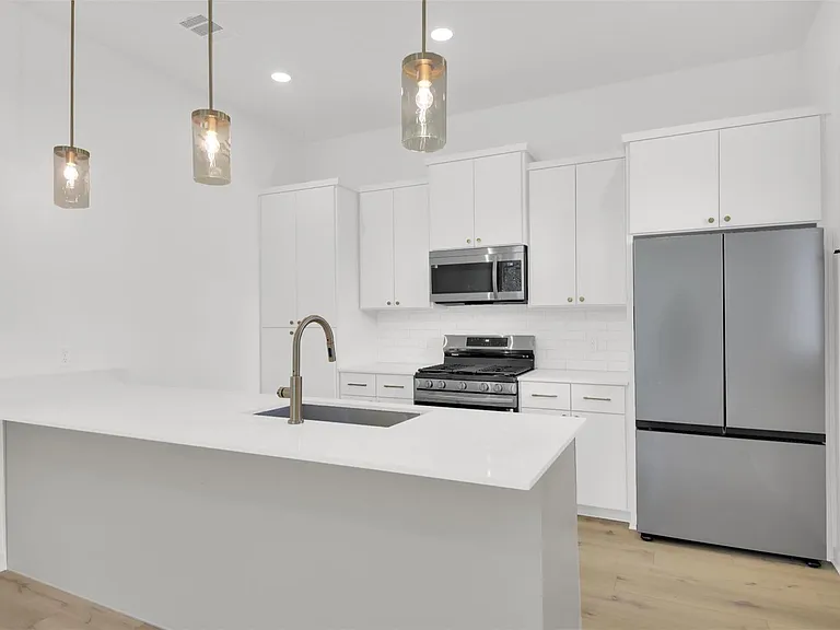 7208 Providence Ave #3 — Photo 3