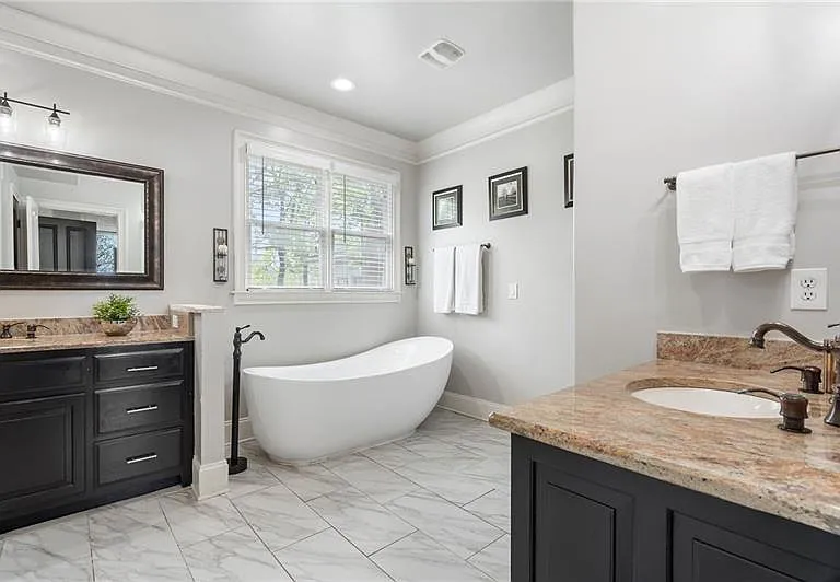 631 Boulevard NE — Photo 29