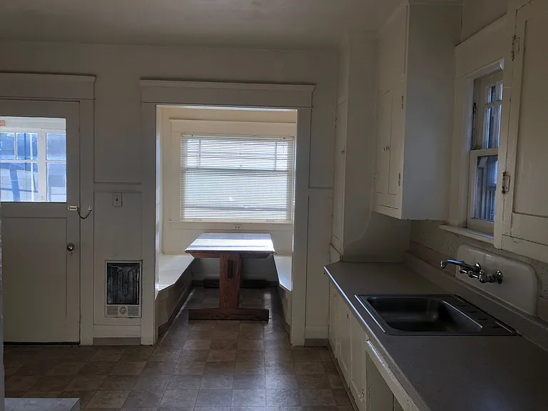 1348 Oak St — Photo 9