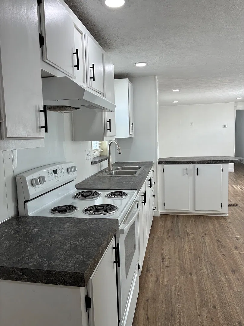 509 S H St — Photo 4