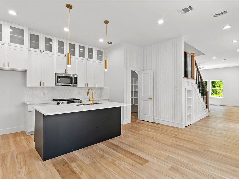 1st image of 8323 Observatory St Unit A
