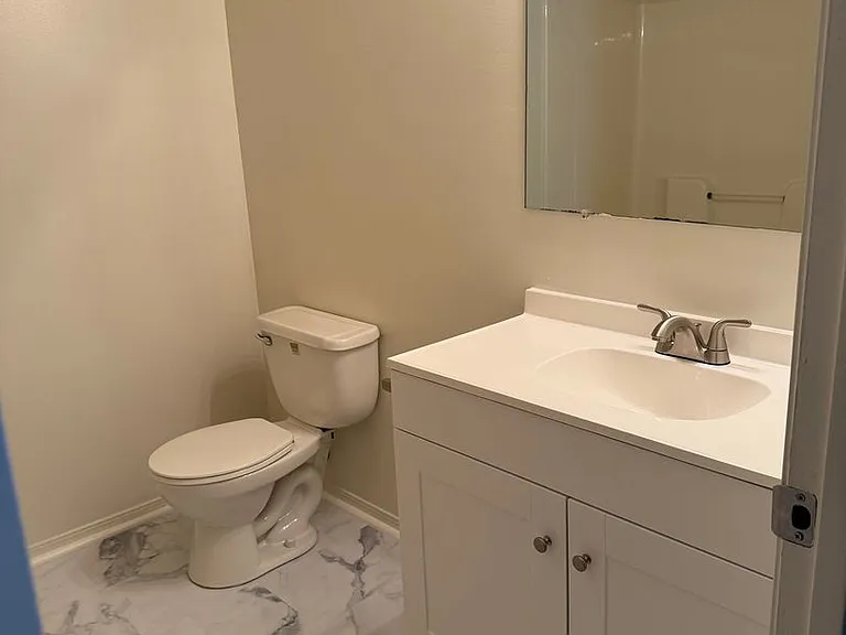 1433 W Allen St — Photo 14