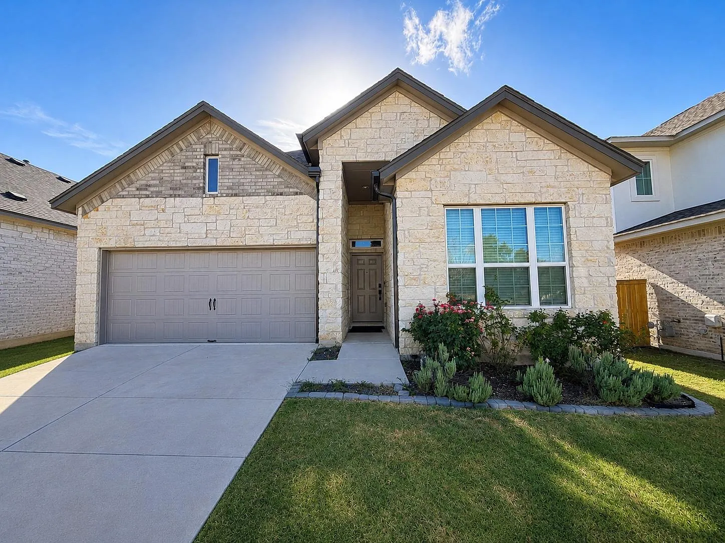 3 bed, 2.0 bath, 1690 sqft, $2,850 — Photo 1