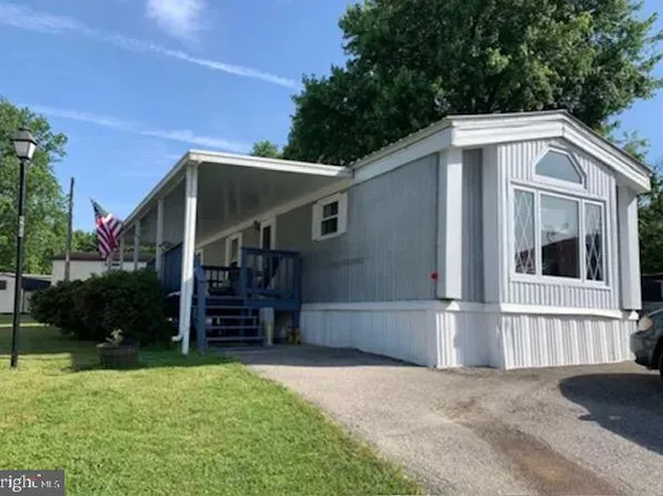 484 Capital Dr, York, PA 17406