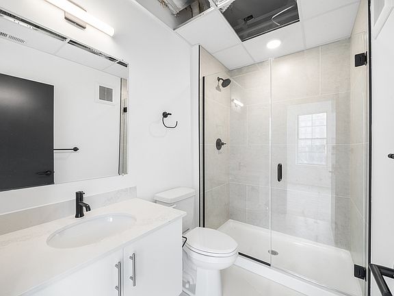 4th image of 943 Washington Ave Unit 404