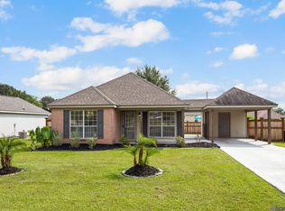 1026 S Lanoux Ave, Gonzales, LA 70737