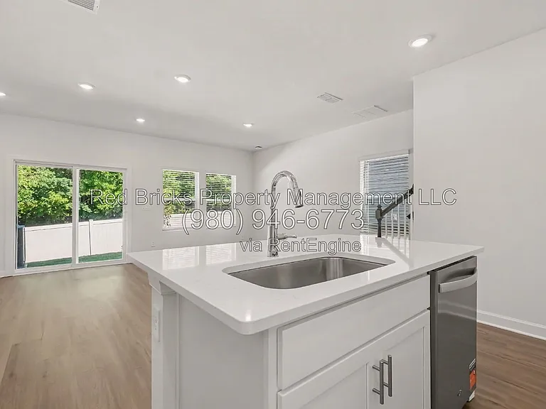 3125 Ophelia Aly — Photo 11