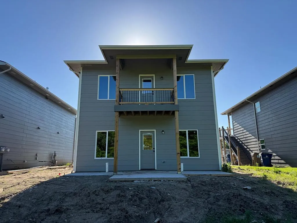 Building Photo - 5515 N Bressler Dr