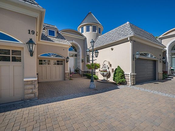 3rd image of 2726 E Wasatch Dr Unit 19