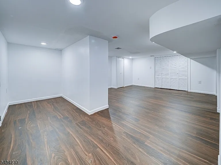 217 Heywood Ave — Photo 13