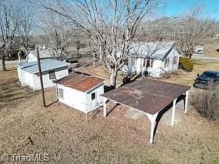 3rd image of 2226 Holloway Church Rd