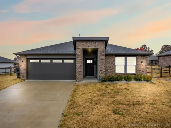 26428 Columbia Crest Dr, Claremore, OK 74019