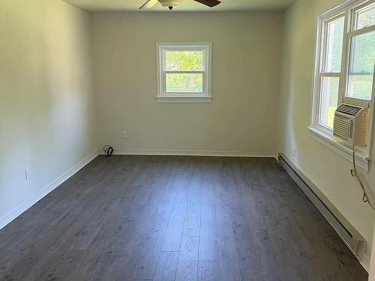 11 Willow Ave — Photo 5