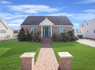 37 Soloff Blvd, Inwood, NY 11096