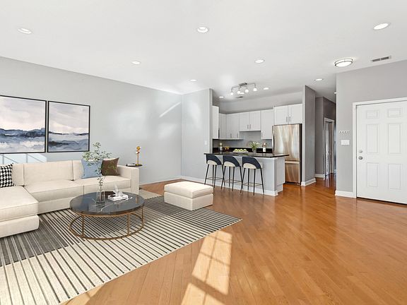 4th image of 1836 W Belmont Ave APT 2