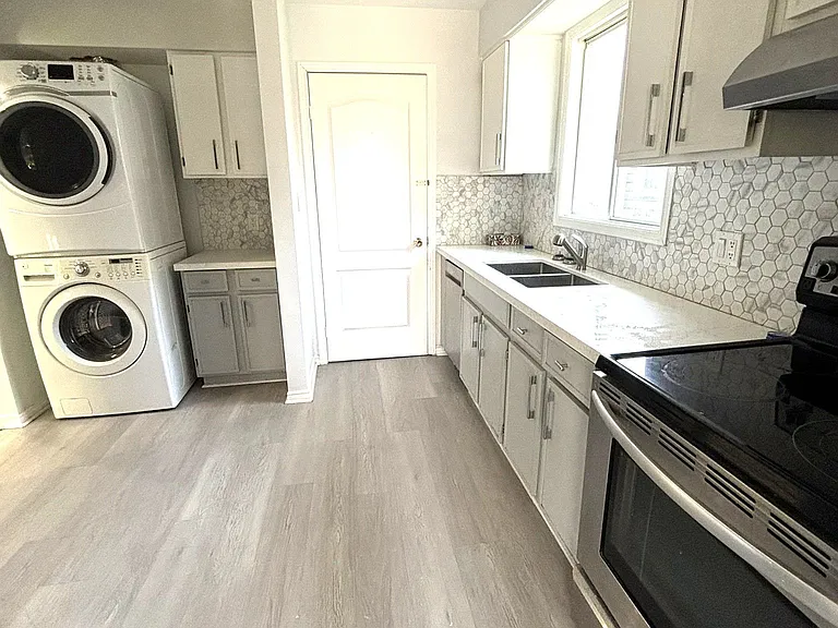 54 Bogart St — Photo 4