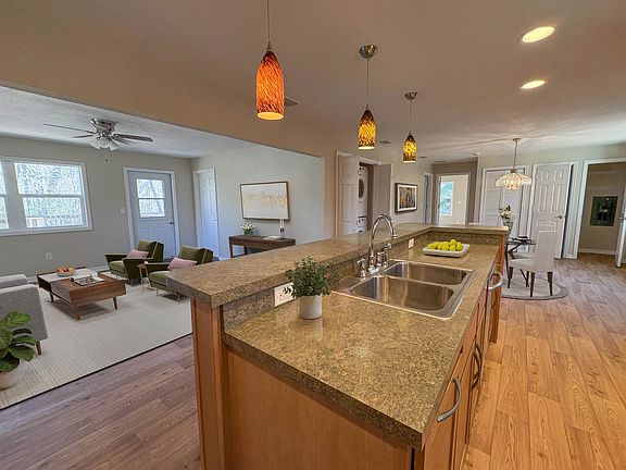 4th image of 1714 River Rd NE