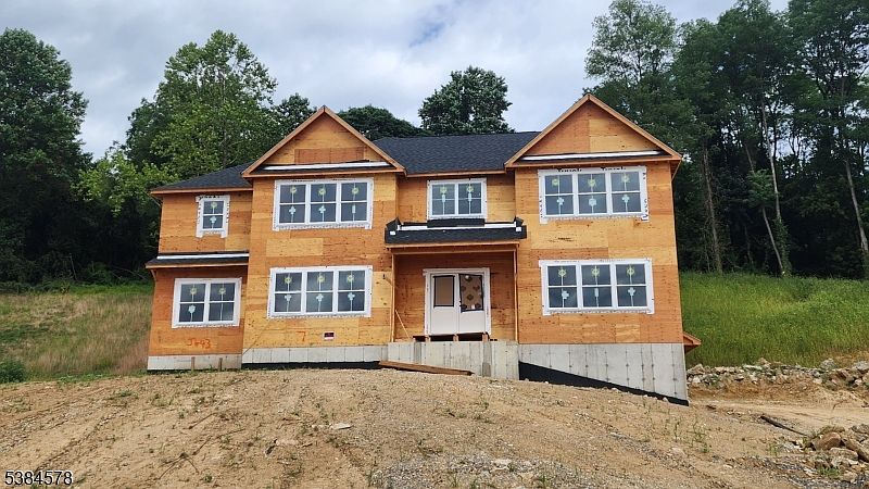 2nd image of 7 Spring Ct