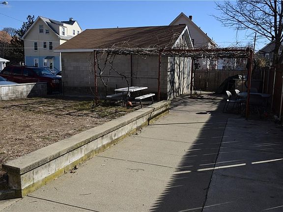 nice side yard