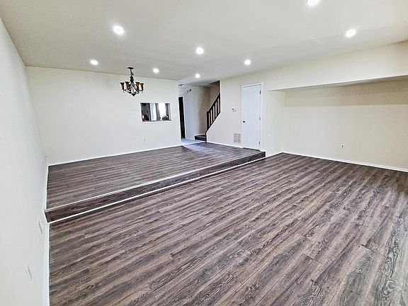 4th image of 375 Bromley Pl #375
