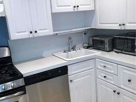 4th image of 70-11 266th St