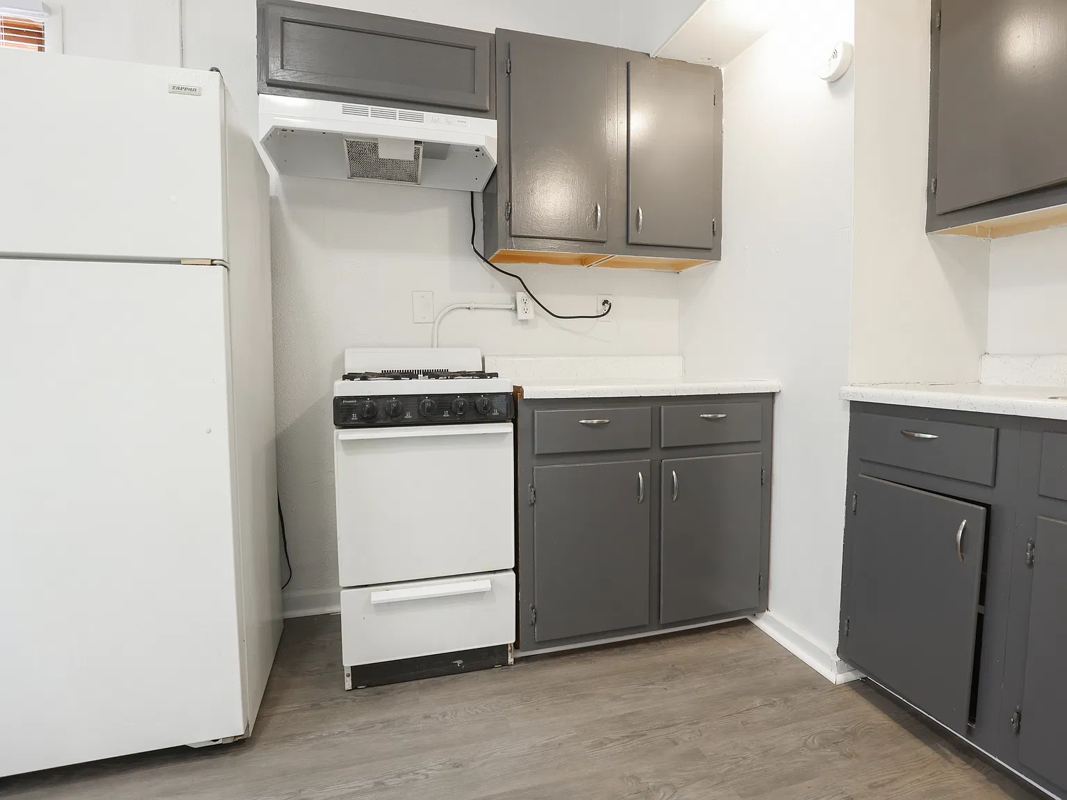 102 N 38th Ave — Photo 3