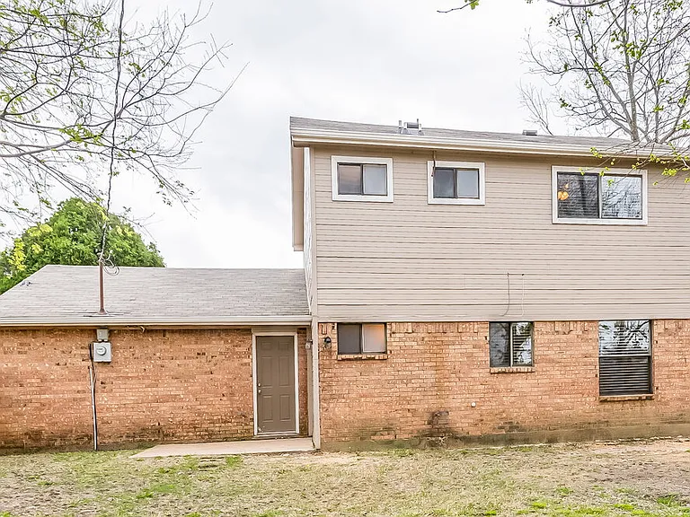 1513 Longshadow Ln — Photo 17
