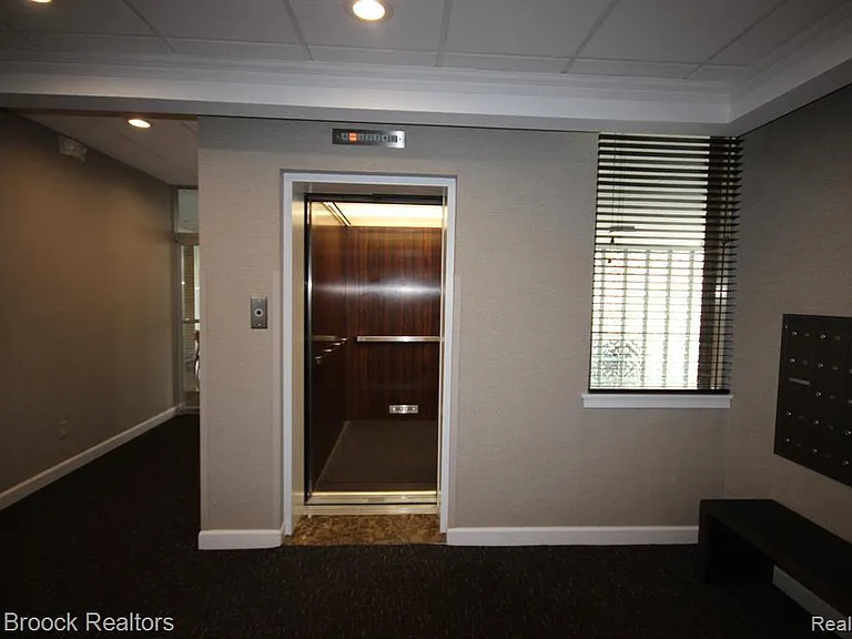 600 W Brown St #309 — Photo 30
