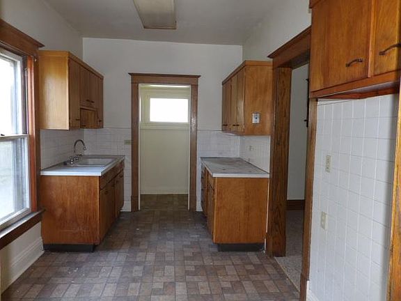 3rd image of 2824 Jean St