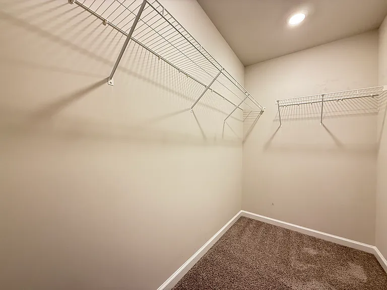 3756 Davis Cir — Photo 31