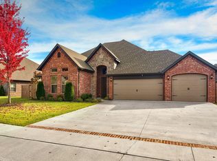 6106 Bainbridge Dr, Rogers, AR 72758