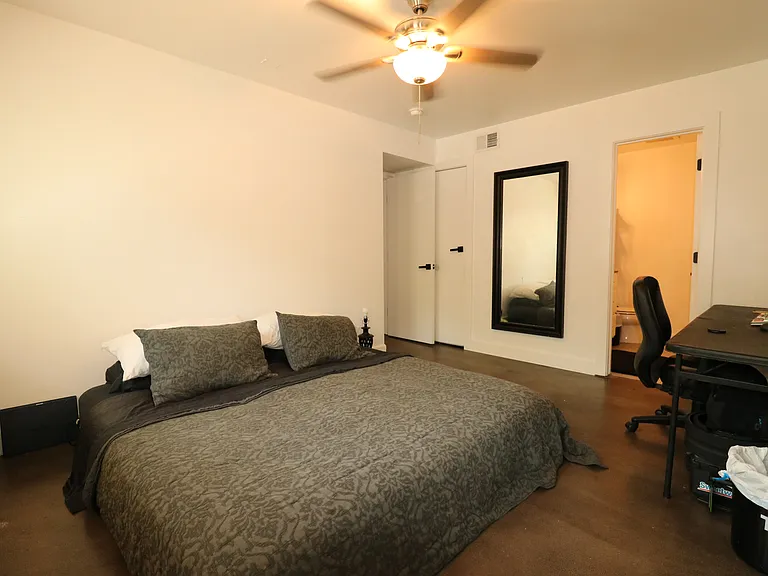 2200 Dickson Dr #124 — Photo 12
