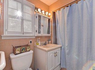 55 Blauvelt St, Teaneck, NJ 07666