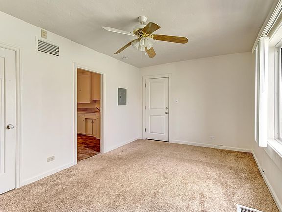 4th image of 238-242 SE Washington St Unit 2