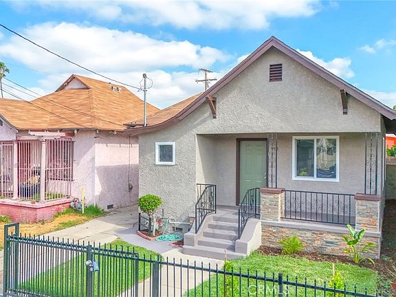 2nd image of 975 E 43rd Pl