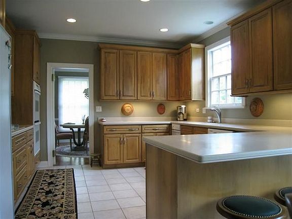 5th image of 586 Wharton Dr