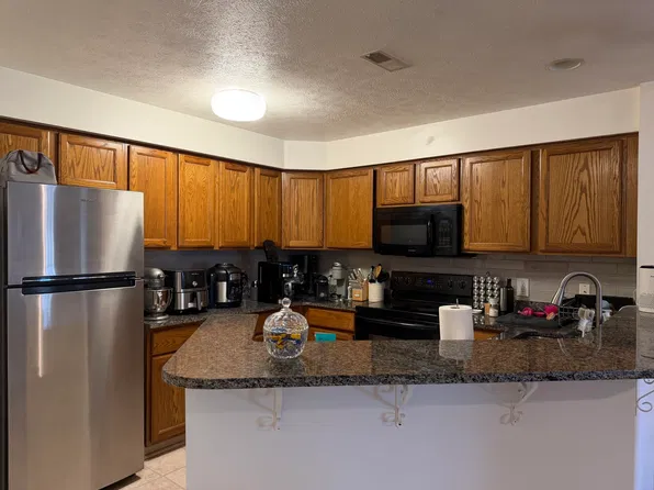 1608 Oakfield Dr, Ann Arbor, MI 48108